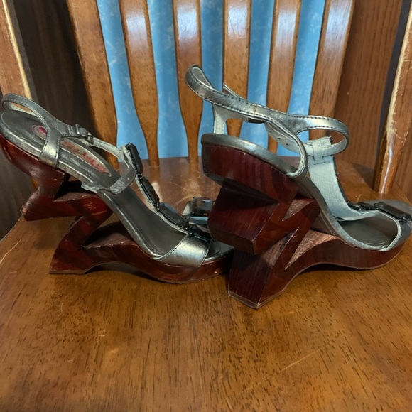 Victoria’s Secret Two Lips Zig Zag Wedge Sandals size 6 - Picture 2 of 6